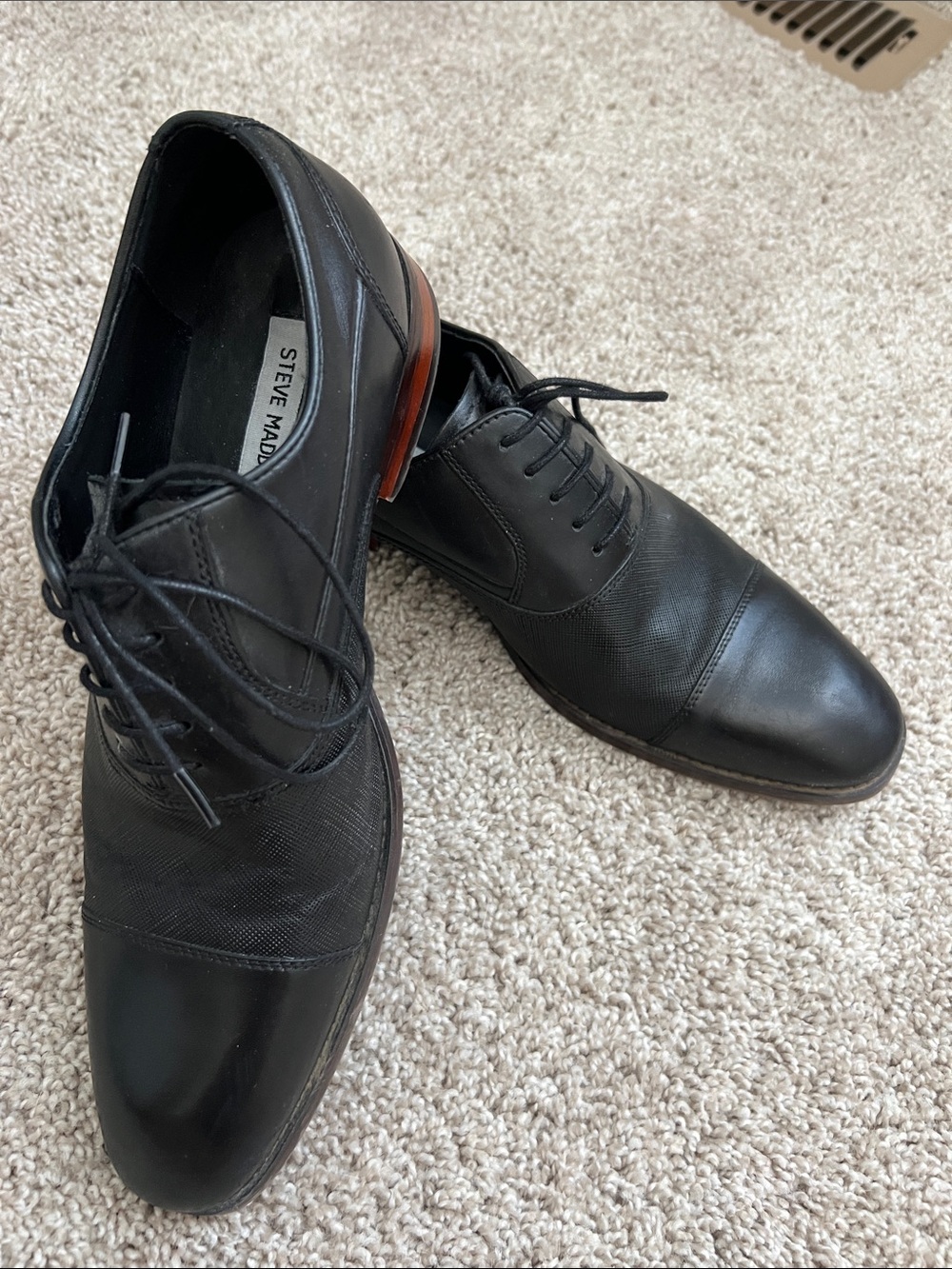 Steve Madden Black Leather Cap-Toe Derby Shoes with Brown Heel Accent